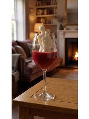 Raw Home Lüks Kadeh Mum – Kırmızı Şarap Kadehi Içinde El Yapımı Dekoratif Mum | Premium Tasarım & Şık Hediye
