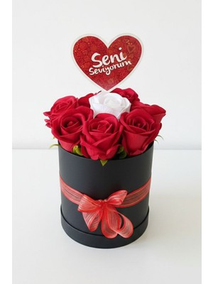 UltraMint 8 Güllü Sevgililer Günü Hediyesi, Kadife Kutu, Kırmızı Beyaz Çiçek