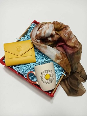 UltraMint Sevgililer Günü Hediye Seti: Papatya Kupa, Büyük Fular, Sarı Cüzdan