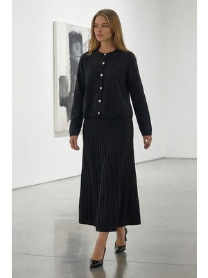 Lior Design Siyah Bisiklet Yaka Düğmeli Hırka ve Pliseli Midi Boy Etek Takım BCHPK-251252