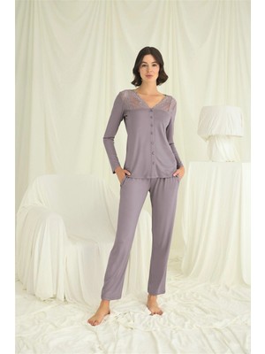 Beruflic Yakası Kolu ve Omzu Dantelli Boydan Düğmeli Pijama Takımı