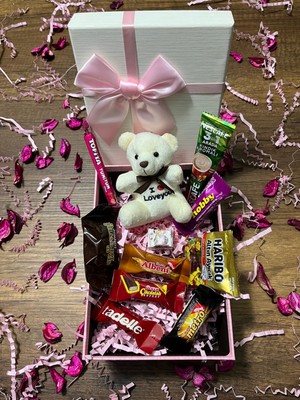 UltraMint Sevgililer Günü Hediye Kutusu: Ayıcık, Çikolata, Kahve ve Şekerler