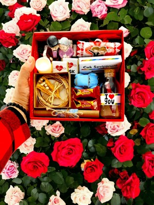 UltraMint Sevgililer Günü Lüks Kare Kutuda Hediye Seti, Romantik ve Şık Paket