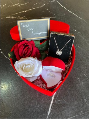 UltraMint Açılan Kalpli Kutuda Yonca Kolye ve Yüzük Seti, Sevgililer Günü Hediye