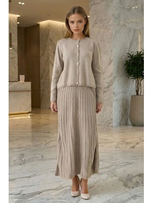 Lior Design Bej Bisiklet Yaka Düğmeli Hırka ve Pliseli Midi Boy Etek Takım BCHPK-251252