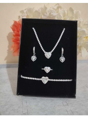 UltraMint Şık Çelik Takım: Kalpli Yüzük, Bileklik, Küpe ve Su Yolu Seti