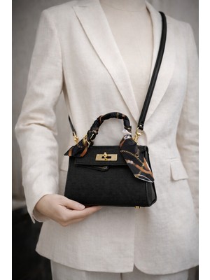 Generic Çıkarılabilir Charmlı Kadın El ve Omuz Çantası – Gold Detaylı Premium Tasarım