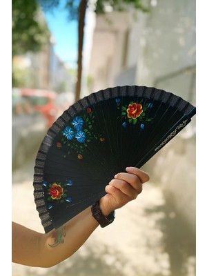 Delixa Siyah Zeminli Katlanabilir El Yelpazesi Sarı Mavi Çiçek Desenli Ahşap Saplı Dekoratif El Yelpazesi 4