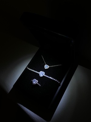 UltraMint Işıklı Çelik Takım: Kolye, Bileklik ve Yüzük Seti, Sevgililer Günü Hediye