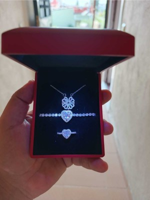 UltraMint Işıklı Çelik Takım: Yonca Kolye, Bileklik ve Yüzük Seti