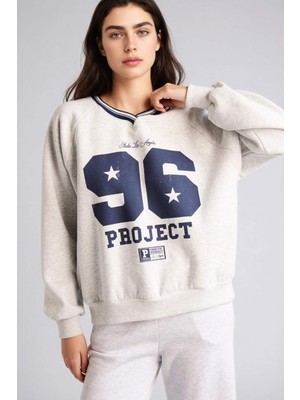 DeFacto Oversize V Yaka Baskılı Kalın Kumaş Sweatshirt G9597AX26SP