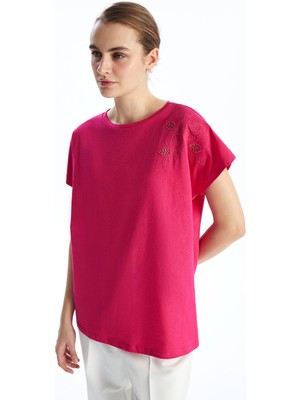 Lc Waikiki Yeni Sezon Bisiklet Yaka Nakışlı Kadın Tişört