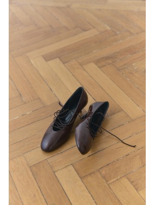 Lutvelizade Topuklu 2605 - Bağcık Detaylı Kısa Topuklu Acı Kahve Kadın Topuklu