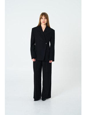 Kadın Siyah Asimetrik Kruvaze Blazer