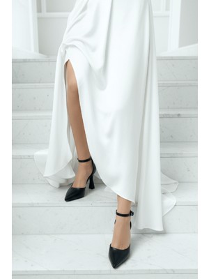 Divolya Fetuma Siyah (8 cm Topuklu ) Sivri Burun Topuklu Ayakkabı