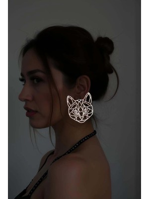MOTTO10 Butik Beyaz Reflektörlü Soyut Kedi Yüzü Küpe, Şık Lazer Kesim Küpe - APBJ017
