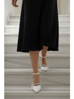 Divolya Jeremy Beyaz Taşlı Fiyonklu (8 cm Topuklu ) Sivri Burun Topuklu Ayakkabı