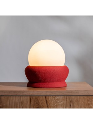 Tabart Ovo – Kırmızı Beton Gövdeli Dekoratif Masa Lambası | Ambiyans Aydınlatması ve Ortam Işığı | LED Ampul Hediyeli