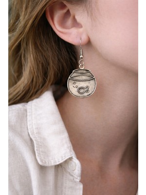 Herşey Nota Balık Fanusu Figürlü Metal Küpe – Yuvarlak Tasarım