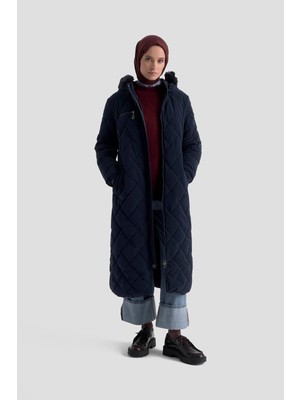 Armine Trend Çıkarılabilir Kapüşonlu Kolları Lastikli Fermuar Detaylı Kemerli Kapitone Mont Lacivert 25KT731