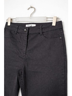 Bena Lısa On Kapalı Cep Detaylı  Lıkralı Dar Paca Kot Pantolon