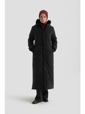 Armine Trend Boydan Fermuarlı Yanları Fermuar Detaylı Kapüşonu Kürklü Mont Siyah 25KT744