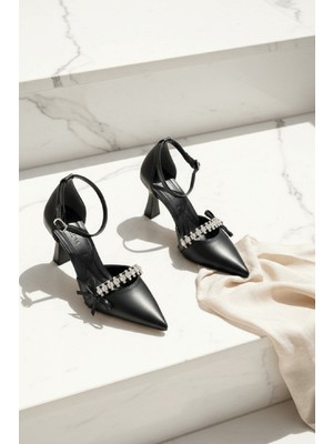Divolya Jeremy Siyah Taşlı Fiyonklu (8 cm Topuklu ) Sivri Burun Topuklu Ayakkabı