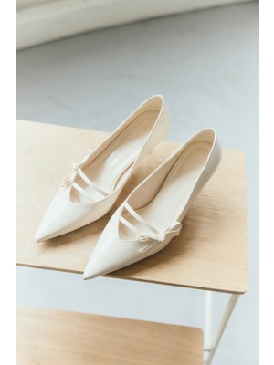 Lutvelizade Topuklu 2604 - Sivri Burun Kurdele Detaylı Kemik Kadın Topuklu