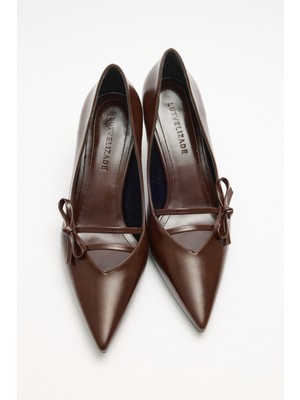 Lutvelizade Topuklu 2604 - Sivri Burun Kurdele Detaylı Acı Kahve Kadın Topuklu