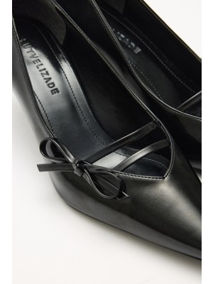 Lutvelizade Topuklu 2604 - Sivri Burun Kurdele Detaylı Siyah Kadın Topuklu