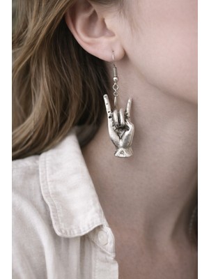 Herşey Nota El Işareti Formlu Metal Figür Küpe