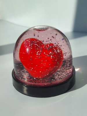 PremiumPort Kırmızı Kalp Simli Küre Sevgililer Günü Hediye, Şık ve Zarif Tasarım