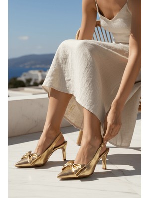 Divolya Diamon Gold Fiyonklu (7 cm Topuk Boyu ) Sivri Burun Topuklu Ayakkabı