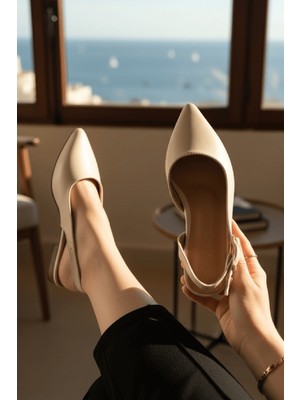 Divolya Metua Bej Cilt Yanı Tıkalı ( 2 cm Topuklu ) Sivri Burun Ayakkabı