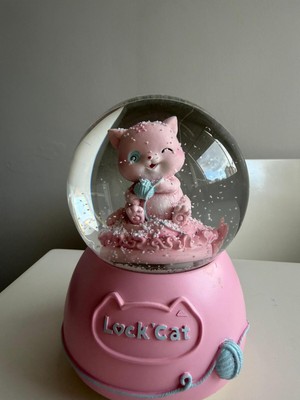 PremiumPort Işıklı ve Müzikli Sevimli Kedi Yumaklı Kar Küresi Büyük Boy