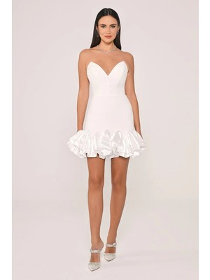 ALFABETA Kadın Straplez Yaka Etek Uçları Fırfır Saten Kumaş Kısa Beyaz Abiye & Mezuniyet Elbisesi AB6922-BEYAZ