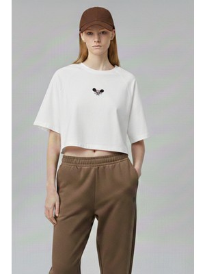 Softandbasic Kadın Nakışlı Regular %100 Organik Pamuk Yuvarlak Yaka Kısa Beyaz Crop T-Shirt