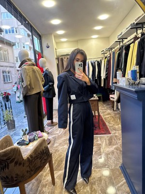 Vatkalı Kenarı Biyeli Astarlı Crop Ceket - Lacivert