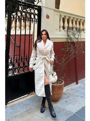 Neşeli Butik Kadın Cep Detaylı Kuşaklı Yaka Kürklü Tam Boy Kaşe Kaban NBSTR1003