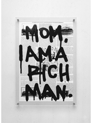 Lamazif Mom I Am A Rich Man Pleksi Tablo 50X70 cm | Modern Tipografi Duvar Dekoru | Siyah Beyaz Sanatsal Poster