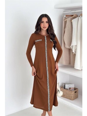 Neşeli Butik Kadın Kahverengi Taş Şerit Detaylı Uzun Kol Midi Boy Günlük Elbise NBK4343