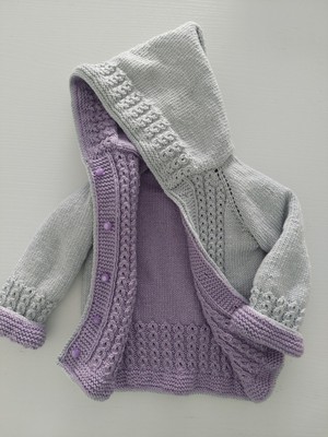 Genel El Yapımı Çif Yönlü Giyillebilir Kapüşonlu Bebek Hırkası – Iki Renk Iki Hırka Bir Arada Yumuşak Örgü, Yenidoğan ve Kışlık Bebek Hediyelik Üst Giyim