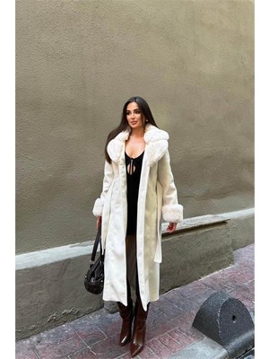 Neşeli Butik Kadın Bej Bilek ve Yaka Kürk Detaylı Tam Boy Kaşe Kaban NBSTR1033