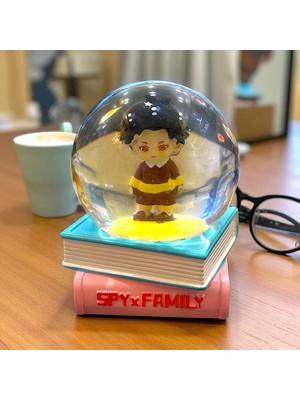 PremiumPort Işıklı Orta Boy Kar Küresi, Dekoratif ve Şık Hediye, Siyah Saçlı Tasarım