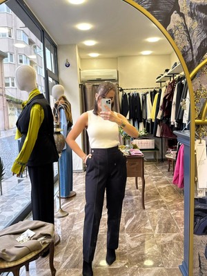 Gold Düğme Detay Beli Lastikli Kumaş Havuç Pantolon - Siyah