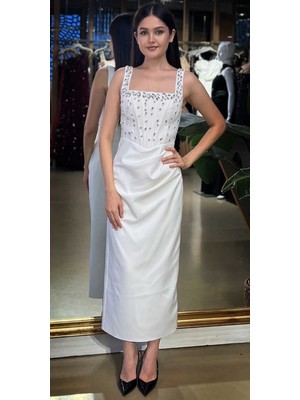 Abiyeniall Kırık Beyaz Kare Yaka Kalın Askı Taş Detaylı Yırtmaçlı Düz Kesim Krep Midi Abiye Elbise 11158-02