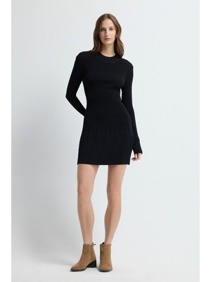 Adl Dik Yaka Triko Elbise Siyah 12445594000