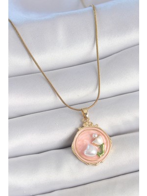 DS LLC 316L Çelik Gold Renk Zincir Pembe Mineli Incili Çiçek Işlemeli Portre Model Kadın Kolye - Tj-