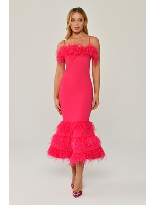 ALFABETA Kadın Ip Askılı Göğüs ve Eteği Tüylü Balık Midi Fuşya Abiye & Mezuniyet Elbisesi AB6119-FUŞYA