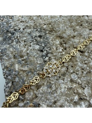 Mare Accessories Çiçek Formlu Taş Detaylı Gold Yaprak Zincir Bileklik
